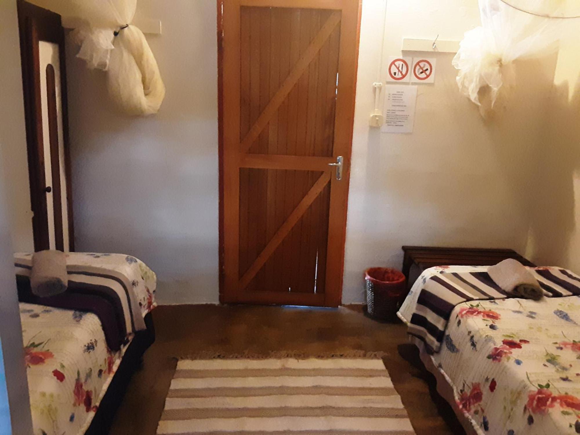 Kai-Oms Backpackers Lodge Outjo Exterior foto
